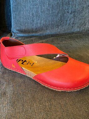 Art - Creta Red - Multiple Sizes (NEW W/ BOX)